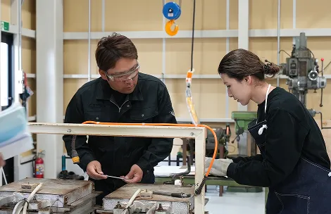 金属の箱型加工品
